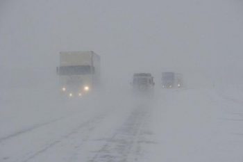 В Шираке метель не утихает, некоторые дороги непроходимы, получены сотни сигналов