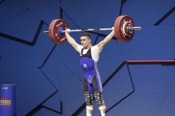 Гор Саакян выиграл золото на чемпионате Европы по тяжелой атлетике в Софии