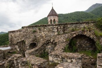 Крепость Алидзор: различия между реальностью и представленным в фильме