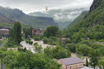 Разрушения, вызванные разливом реки Дебет