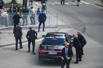 Премьер Словакии Роберт Фицо в результате покушения получил ранения в грудь и брюшную полость