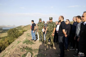 Руководство дипломатической службы РА посетило межгосударственную границу Армении и Азербайджана