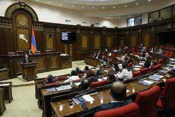 Общественность никогда не предпочтет асфальт родине. Вы были правительством едоков нижнего белья: обвинения в адрес Национального Собрания, оппозиции и правительства