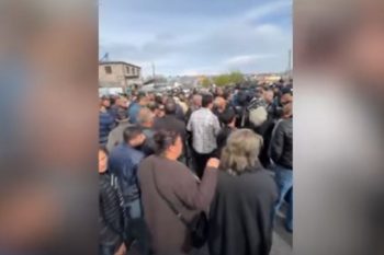 «Если наш вопрос не будет решен, мы разобьем палатки у дома Никола». Жители общин Касах и Прошян перекрыли трассу Ереван-Аштарак