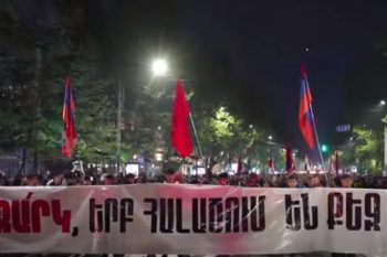 На площади Республики в Ереване стартовало традиционное Факельное шествие