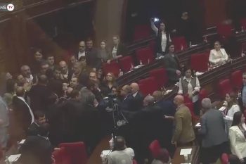 Спикер парламента Армении спровоцировал массовую потасовку в Национальном Собрании