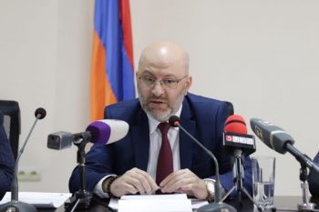 За год в Ширакской области поголовье мелкого и крупного рогатого скота уменьшилось на более чем 6.800 голов. Губернатор удивлен: тратят миллиарды, но не могут решить проблему одной скотобойни