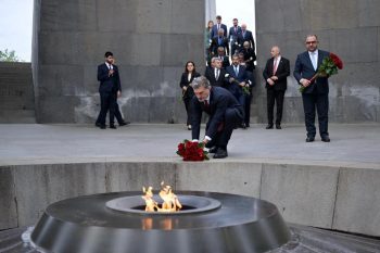 Президент Грузии возложил цветы в Мемориале жертвам Геноцида армян
