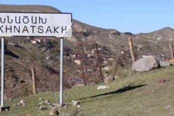 «Не могу сказать, что азербайджанцы сделали мишенью здание Дома культуры. Днем стрельбы не слышно, люди заняты своими делами, паники нет». Глава общины Хнацах