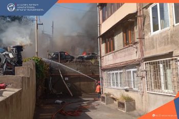 Жертв и пострадавших нет: МВД сообщает о пожаре в Ереване, возникшем в результате ДТП