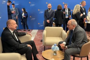Пашинян и Алиев пообщались в Тиране