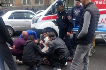 В Гюмри микроавтобус «ГАЗель» сбил пожилую женщину. Она находится в отделении интенсивной терапии
