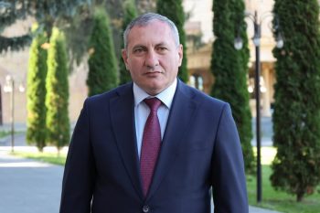 Губернатор Лори подал в отставку
