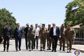 Министр обороны Армении побывал на строительстве одного из учебных центров ВС