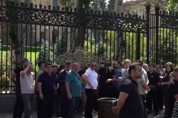 Родители без вести пропавших военнослужащих открыли проспект Баграмяна в Ереване