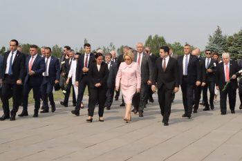 Матвиенко возложила цветы к Вечному огню и к мемориалу памяти жертв Геноцида армян