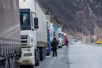 Почему армянским грузовикам не дали пересечь границу с Грузией — разъяснение КГД Армении