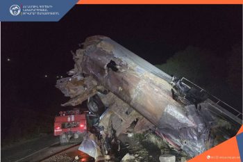 Автоцистерна с 23 тоннами мазута упала в реку Вохчи в Сюнике