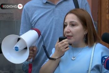 Арцахец останется в Армении: протестная акция у здания правительства
