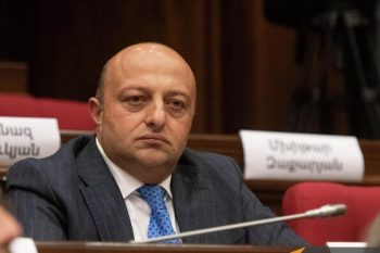 Парламент Армении лишил депутата от оппозиции Артура Саркисяна неприкосновенности