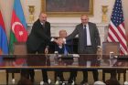В Вашингтоне подписали трехстороннюю декларацию о «пути мира»