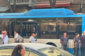 Машина взорвалась в центре Еревана