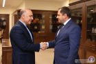 Министр обороны РА принял завершающего дипломатическую миссию в Ереване посла Ирана Министр обороны РА принял завершающего дипломатическую миссию в Ереване посла Ирана