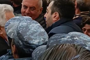 Ситуация в мэрии Гюмри продолжает оставаться напряженной