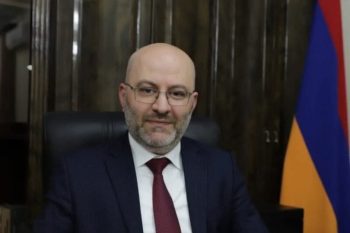 Губернатор Ширака поздравил Гюмри с Днём города