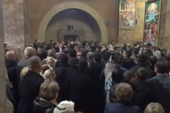 Инцидент во время литургии в церкви Святого Саркиса: гражданина силой вывели из храма