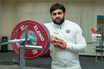 Армянский тяжелоатлет Гарик Карапетян стал чемпионом Европы среди молодежи до 23 лет