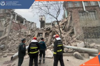 Обвалилась часть здания бывшей Ереванской фабрики фортепиано