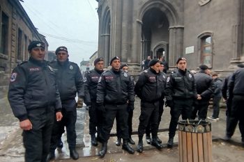 Гюмри, напротив церкви Семи Святых Ран…