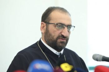 «В данный момент я не намерен прекращать свою деятельность, но когда почувствую, что это поможет прекратить недоразумения, буду готов сделать это», — архиепископ Аршак