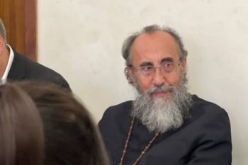 Архиепископ Микаел переведён в медицинский центр «Измирлян»