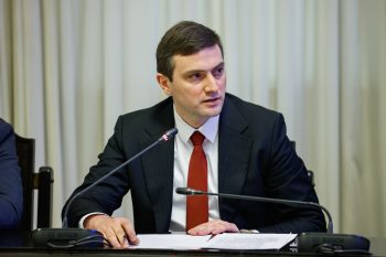 Замминистра: Обсуждает вопрос открытия еще одного рейса из Европы в Гюмри