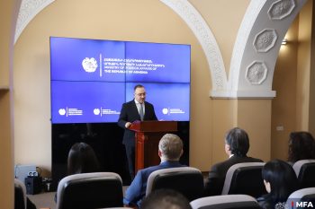 Аккредитованные в Армении дипломаты посетили Матенадаран