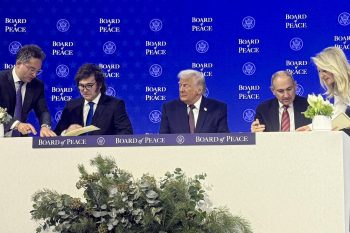 Трамп подписал устав «Совета мира» и стал его председателем — Пашинян в числе основателей