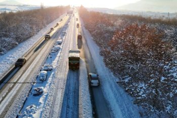 На автодорогах регионов Арагаца и Артика бушует метель