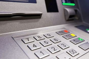 На всей территории Армении с 1 апреля пенсии и пособия будут выплачиваться в безналичной форме