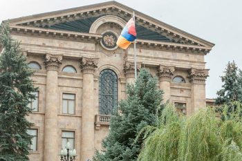 Часть респондентов не доверяет анонимности своих голосов, часть боится, а часть просто запуталась. Опрос проводился с целью выяснить: почему граждане не хотят участвовать в выборах в НС Армении