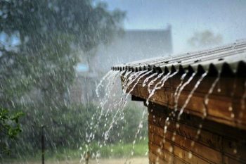 С юга надвигается активный циклон, ожидаются обильные осадки