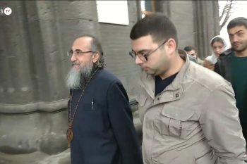 Молчанием, но присутствием: Микаел Аджапахян принял участие в литургии