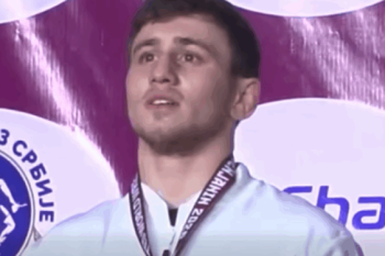 Армянский борец Сурен Агаджанян завоевал золото на ЧЕ в Сербии