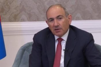 Пашинян попросил прощения у женщины, с которой у него состоялся острый разговор в метро