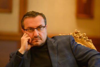 Арман Григорян: «Пашиняну больше не позволят бесконечно сидеть на двух стульях»