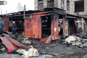 Семья, прожившая 38 лет во временном жилье, вновь осталась без крова: в Гюмри сгорели домики