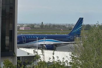 Азербайджанская делегация прибыла в Ереван на самолете