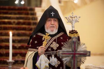 Гарегин II поздравил женщин с Днем материнства и красоты