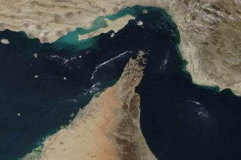 Иран объявил об открытии Ормузского пролива для коммерческого судоходства на время перемирия